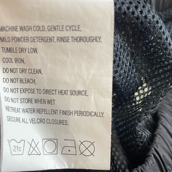 The North Face Men's Black Winter Pants 
size medium snowboarding skiing - Picture 3 of 11